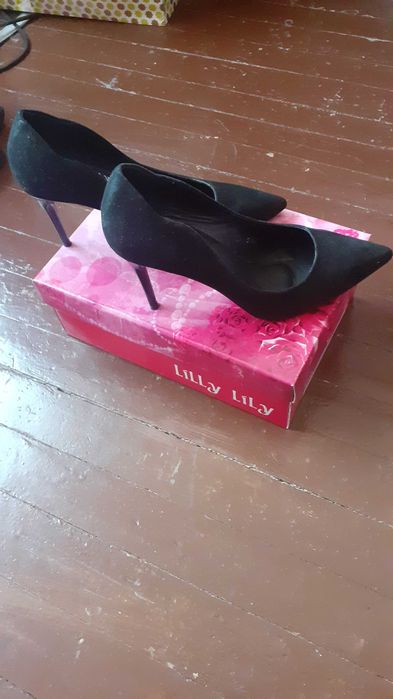 Естествен велур обувки.