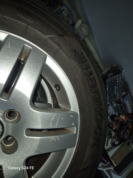 Vand jante Golf 4 cu anvelope ca noi