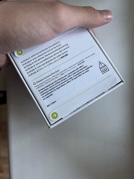 AirPods Generatia 4