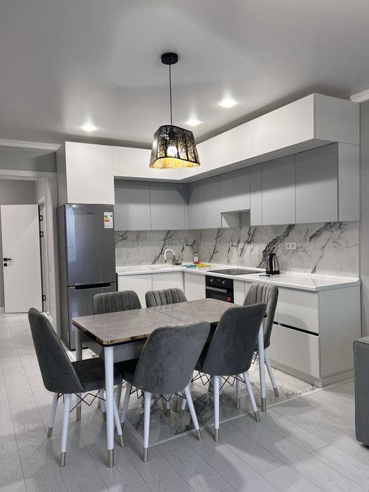 Стол со стульями