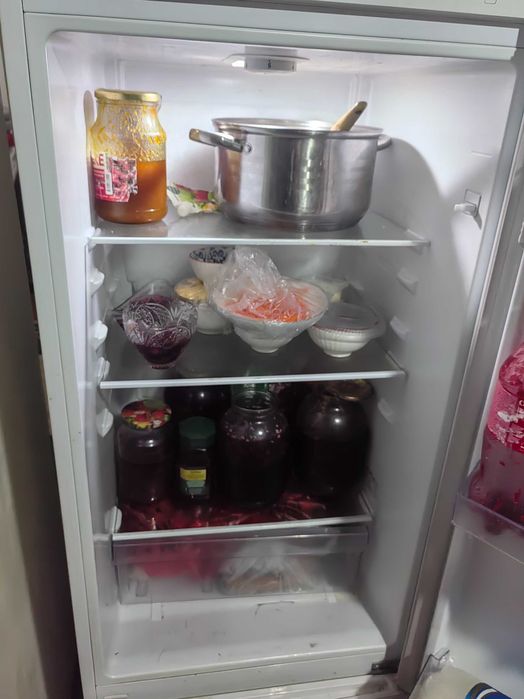 Холодильник срочно продам