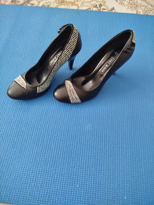Туфли нарядные  со стразами