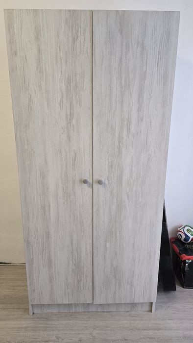 Гардероб за закачалки