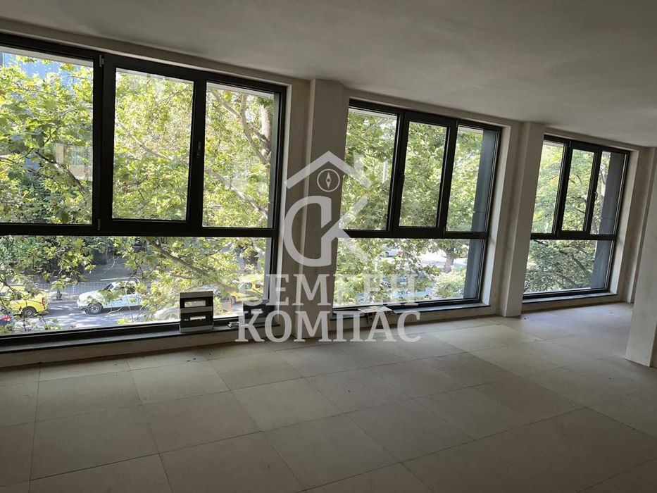 Дава се под наем Офис в Пловдив, Кючук Париж - 221 кв.м за 1800 € - Снимка #2