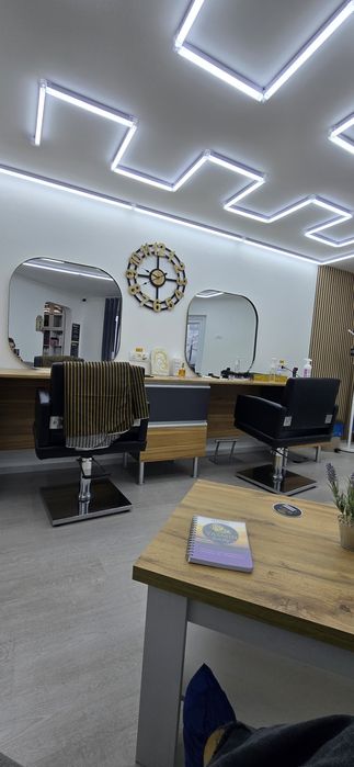 Închiriez scaun frizerie