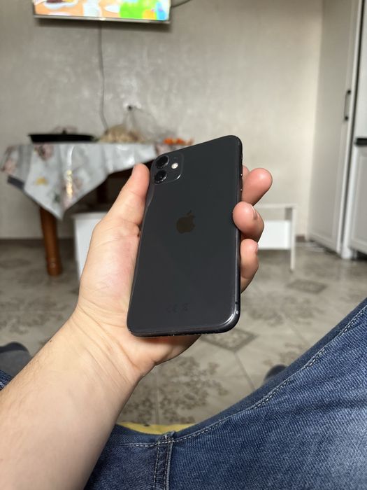 Продам Айфон 11.