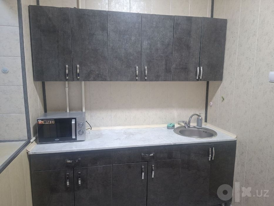 Kuxinniy mebel sotiladi bu