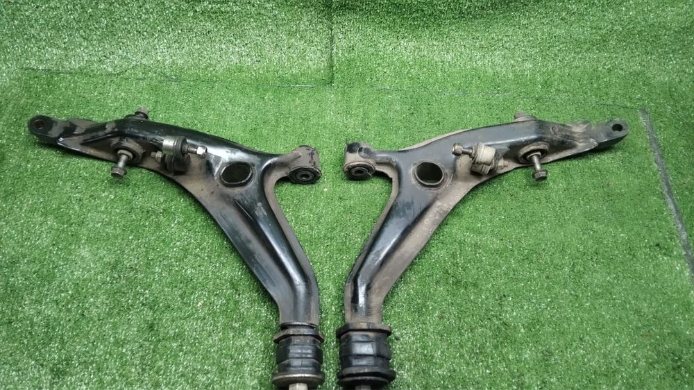 Рычаги передние.