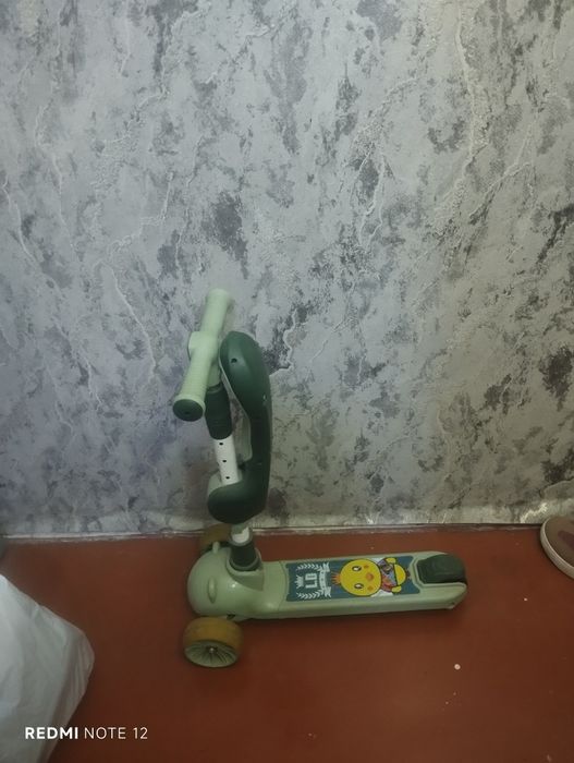 Самокат детский .