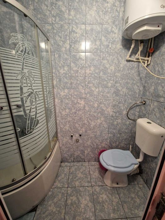 Vand garsoniera în Navodari pe strada marii etajul 2 pretul este de 26000 de euro negociabil mai multe detalei la telefon 0731332541