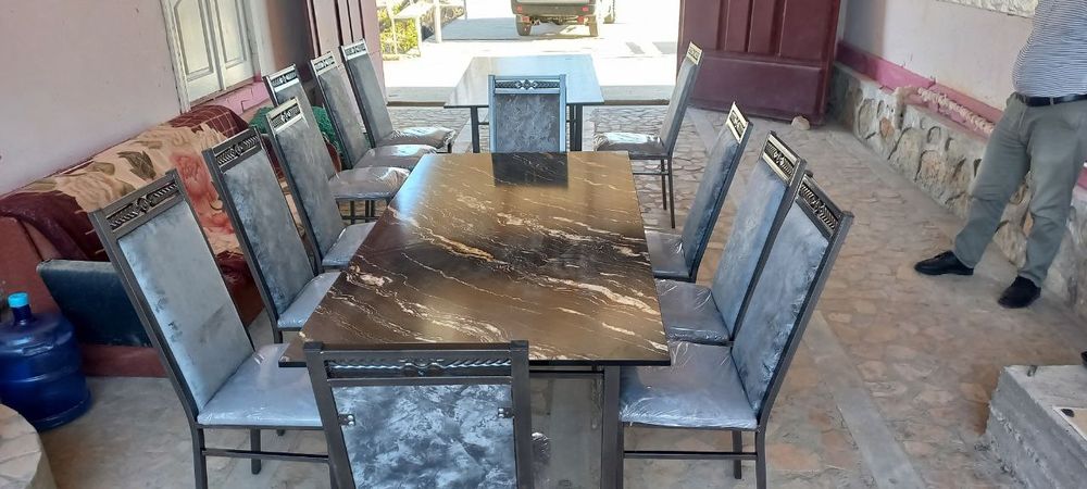 Parlament  temir  stul