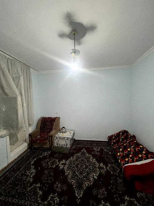 Продается 2-комнатная квартира в центре Ахангарана