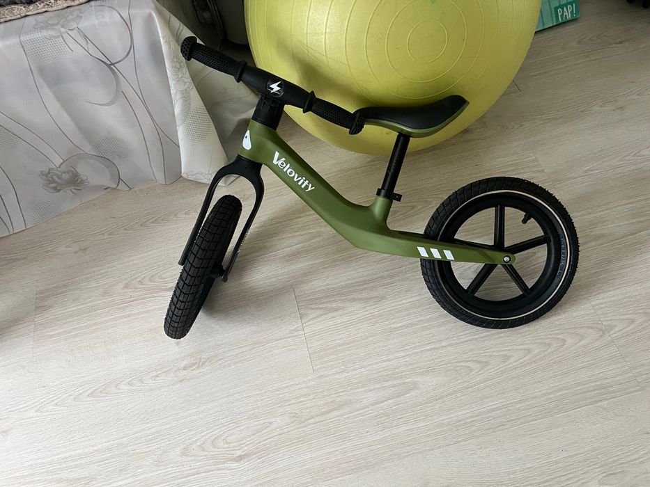 Продам беговел и машинку