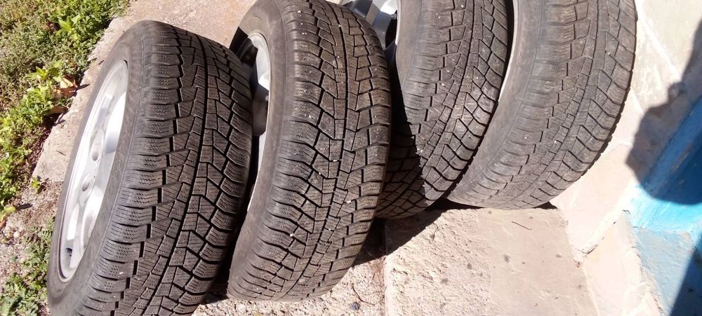 Гуми с джанти  почти нови