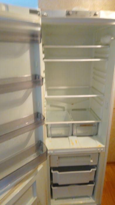 Холодильник Аристон продаем