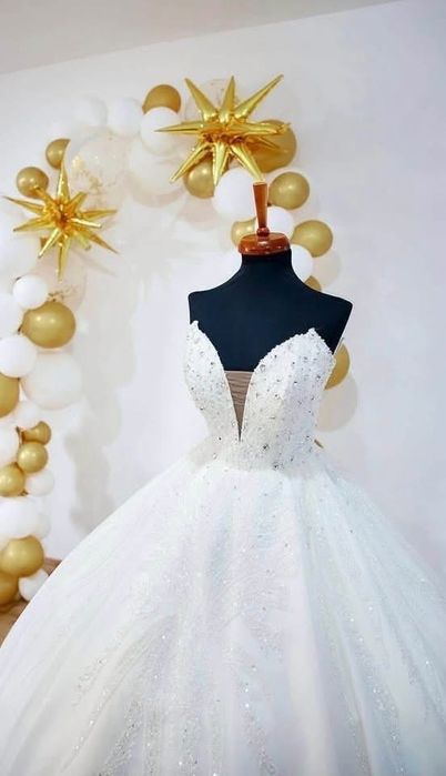 Rochie mireasa cu pietre