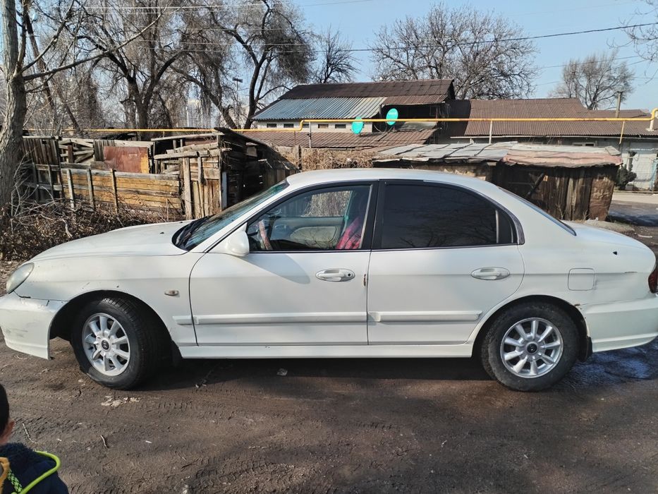 Продам машина  саната 2004г