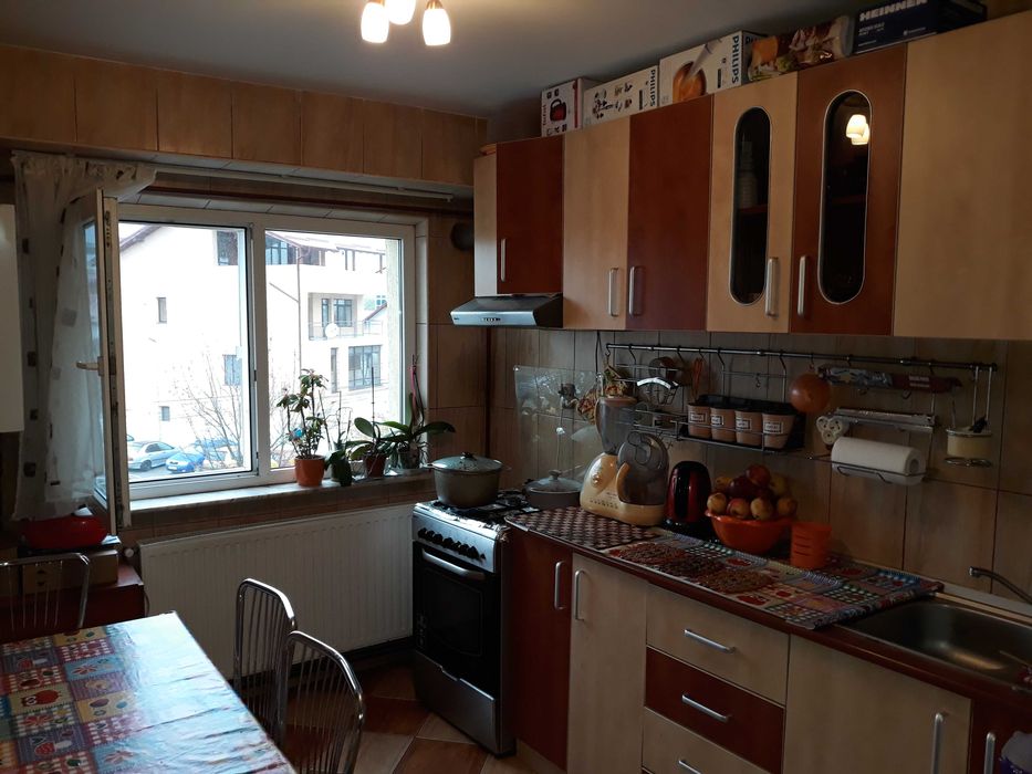 Inchiriez apartament