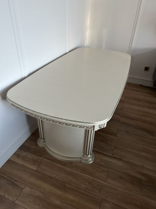 Стол в хорошем состлянии