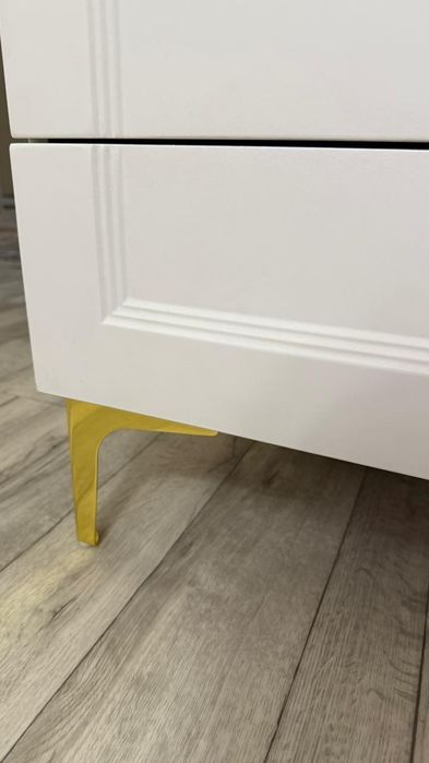 Продаю  тумбу под ТВ