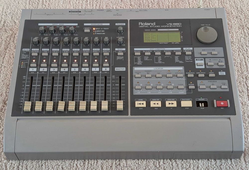 Roland Digital Studio Workstation VS-880 Multitrack