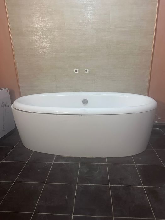 Ванна акриловая красивая