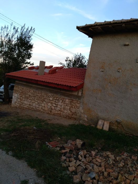 Земя с 1/2 къща