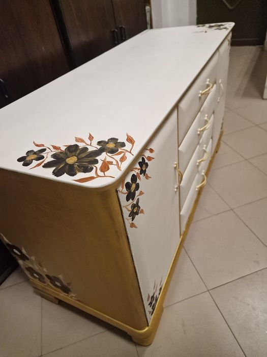 Vând comodă reconditionata pictată manual