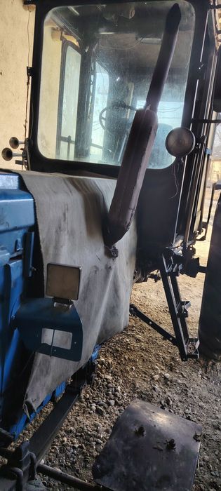 T 28 traktor akvarim kaminka