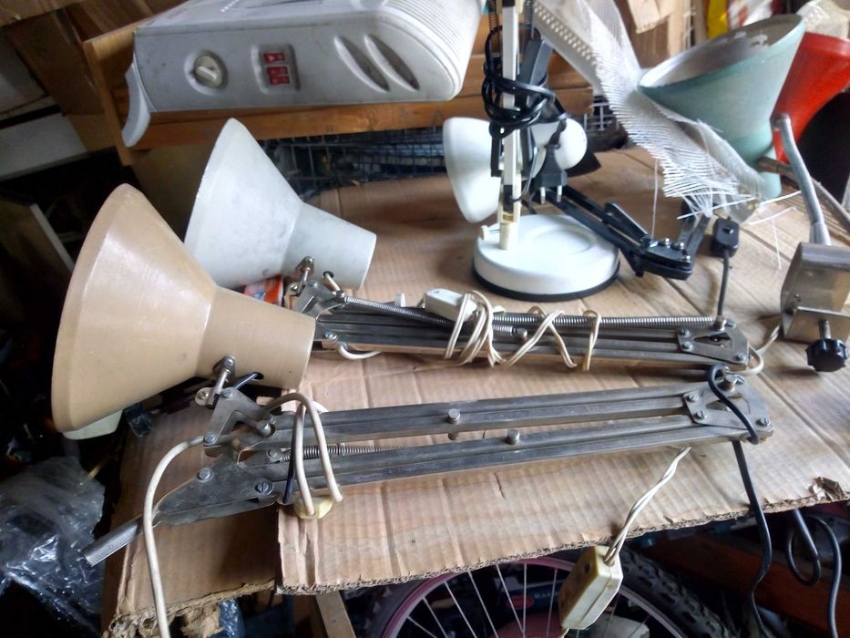 настолна лампа,раздвижено рамо