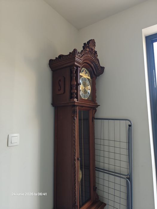 Ceas vintage cu pendulă de podea (Grandfather clock) - lemn masiv sculptat