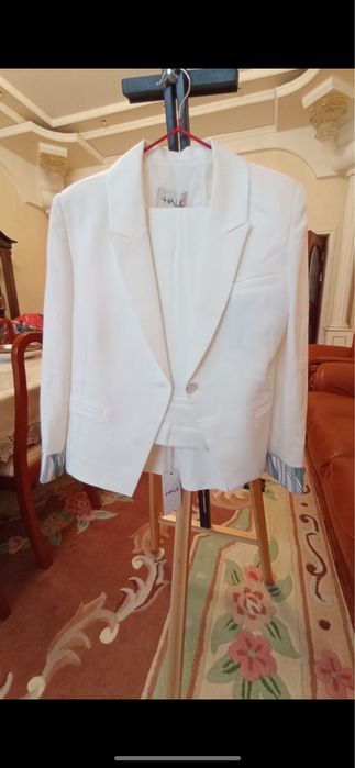 Yengi oq kastyum shim