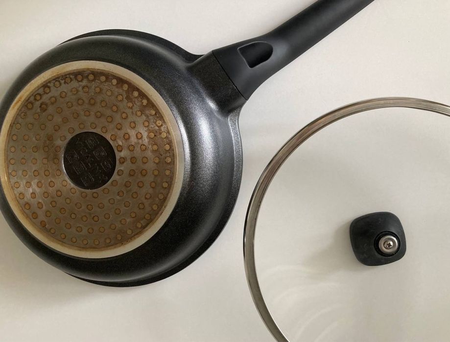 Сковородка 24 см с крышкой