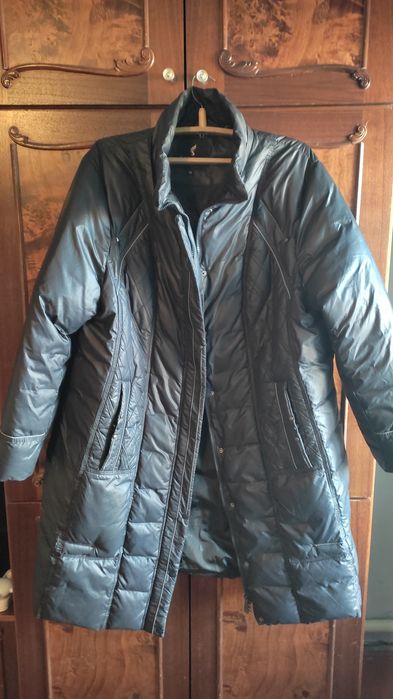 Женская куртка (Размер 62).