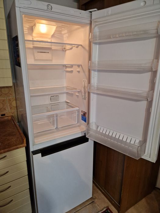 Indesit холодильник