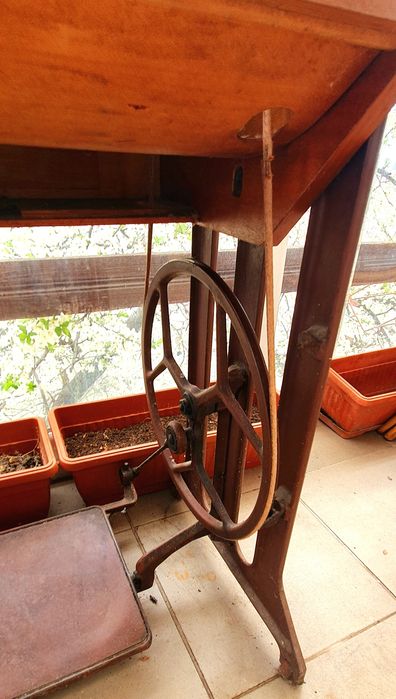 Работеща шевна машина  NAUMANN крачна и на ток