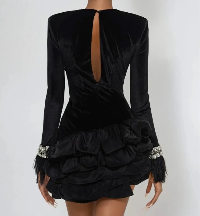 Нова рокля - черна с пера