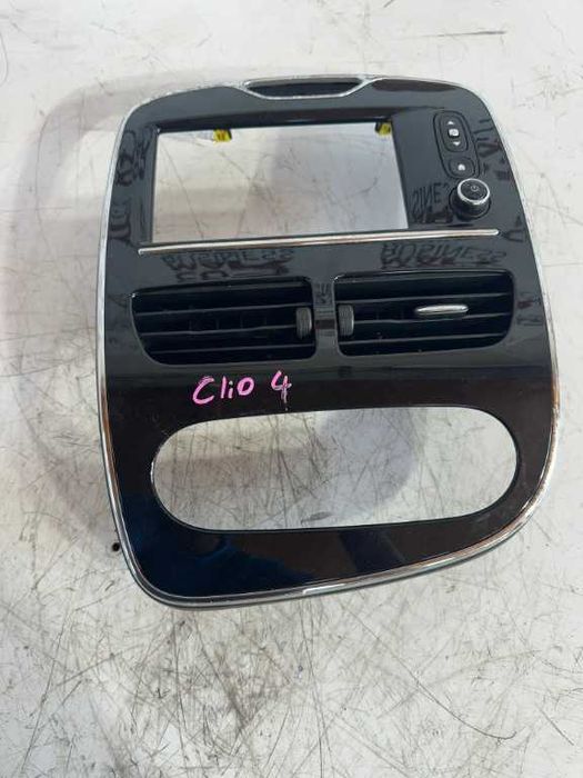 Grila centrala radio RENAULT CLIO 4 cod piesa 682605884r