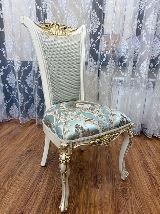 Мебель стол и 12 стульев