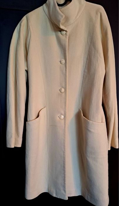 Palton Stefanel din lână, cambrat, bej unt