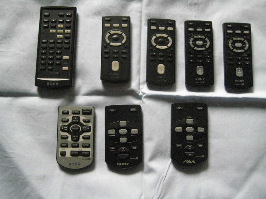 Продавам дистанционни за авто CD Sony и други