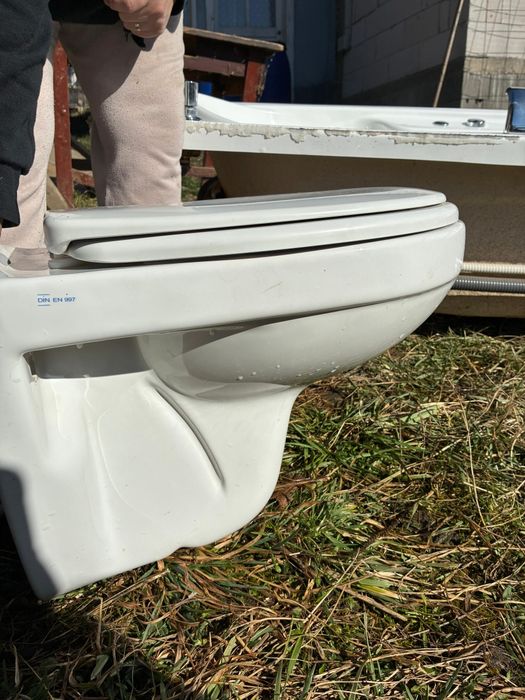 Wc si bideu suspendat