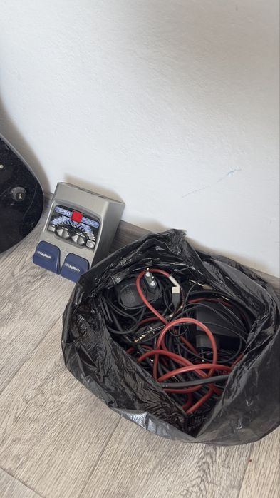 Электрогитара с кобмиком