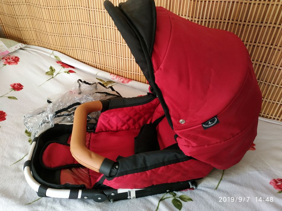 Отличная коляска 3в 1 срочно!