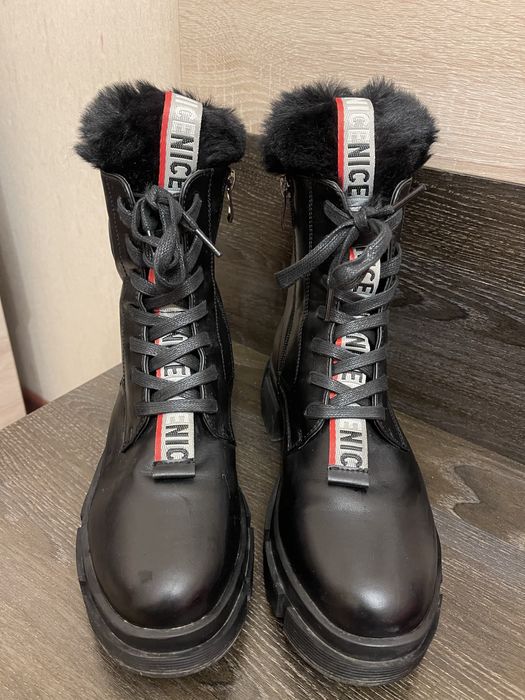 Продам ботинки женские