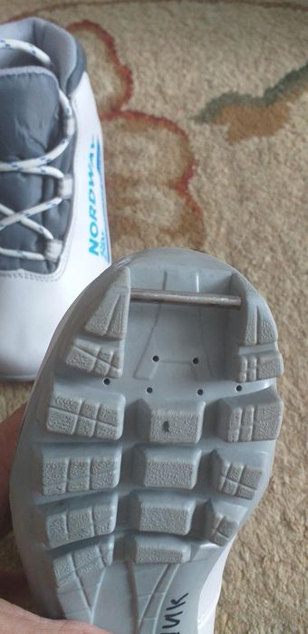 Продам детские лыжи