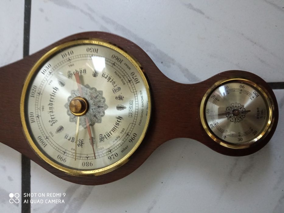 Немски барометър в дървена основа!