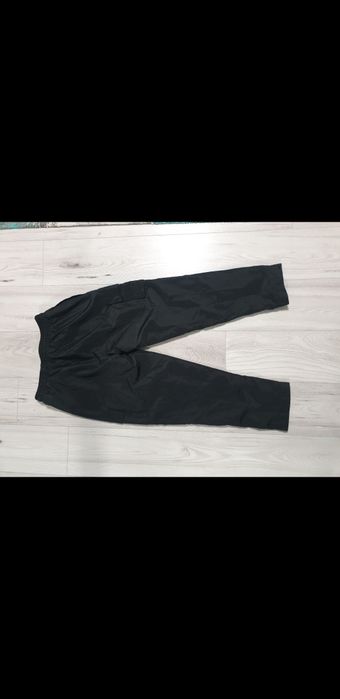 Vand pantaloni New era