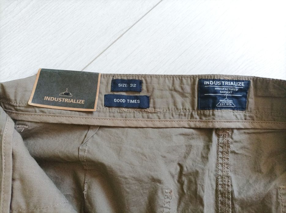 Pantaloni noi cargo mărimea 32