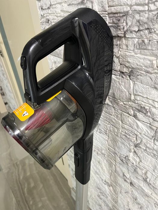 Пылесос PHilips вертикальный